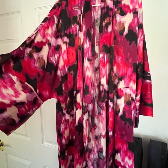 Beautiful satin almost IKAT KIMONO - Picture 9 of 10
